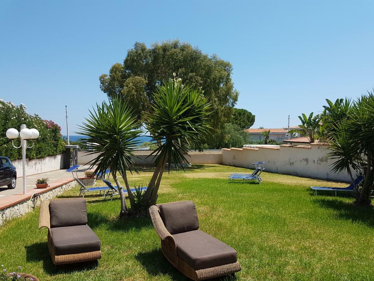 Appartamenti In Villa Polluce Fontane Bianche Exterior foto